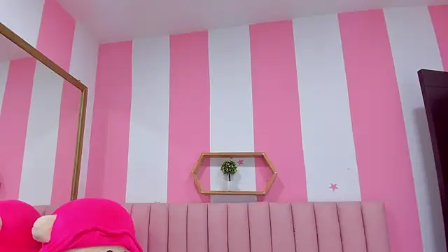 Snapshot of ISABELLA_020 chatting on 09-29-25, 11:48 ISABELLA 020 online show from 09-29-25, 11:48