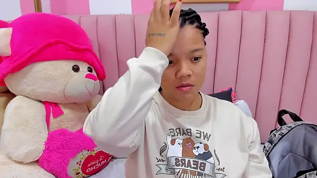 Snapshot of ISABELLA_020 chatting on 10-10-25, 12:04 ISABELLA 020 online show from 10-10-25, 12:04