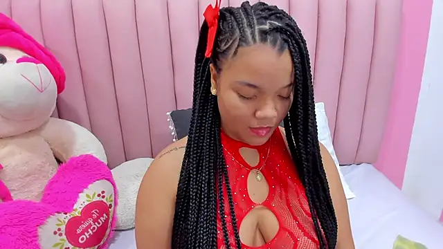 Snapshot of ISABELLA_020 chatting on 10-11-25, 12:10 ISABELLA 020 online show from 10-11-25, 12:10