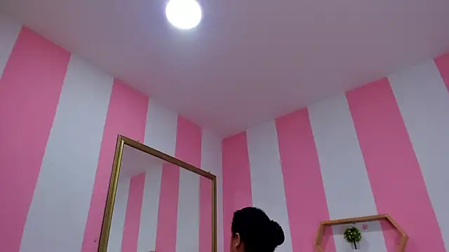 Snapshot of ISABELLA_020 chatting on 10-21-25, 01:34 ISABELLA 020 online show from 10-21-25, 01:34