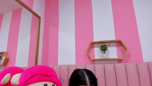 Snapshot of ISABELLA_020 chatting on 10-22-25, 01:11 ISABELLA 020 online show from 10-22-25, 01:11