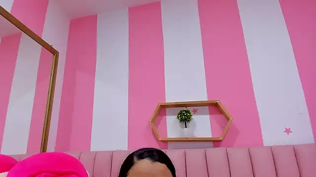 Snapshot of ISABELLA_020 chatting on 10-25-25, 01:29 ISABELLA 020 online show from 10-25-25, 01:29