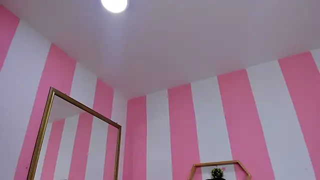 ISABELLA 020 online show from 12-17-25, 01:06