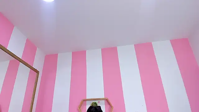ISABELLA 020 online show from 05-15-26, 11:50