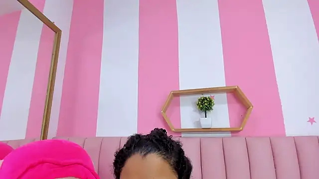 ISABELLA 020 online show from 06-18-26, 12:20