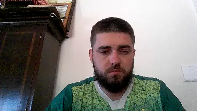 Snapshot of Dat1994 chatting on 02-17-25, 04:15 Dat1994 online show from 02-17-25, 04:15