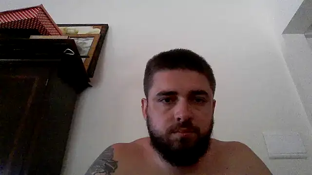 Snapshot of Dat1994 chatting on 02-25-25, 01:17 Dat1994 online show from 02-25-25, 01:17