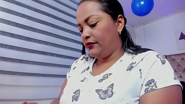 Danna Ramiirez online show from 12-17-24, 06:53