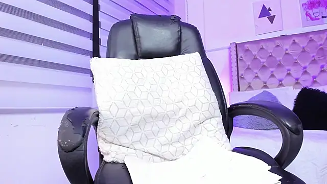 Danna Ramiirez online show from 12-24-24, 12:00