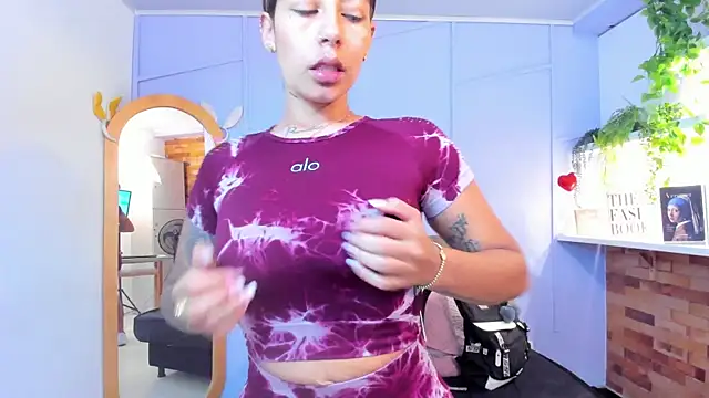 Snapshot of Georgina-coule chatting on 01-08-26, 01:57 Georgina-coule online show from 01-08-26, 01:57