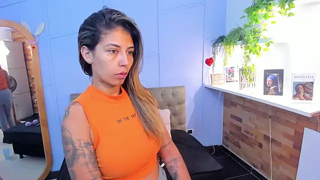 Snapshot of Georgina-coule chatting on 01-13-26, 01:49 Georgina-coule online show from 01-13-26, 01:49