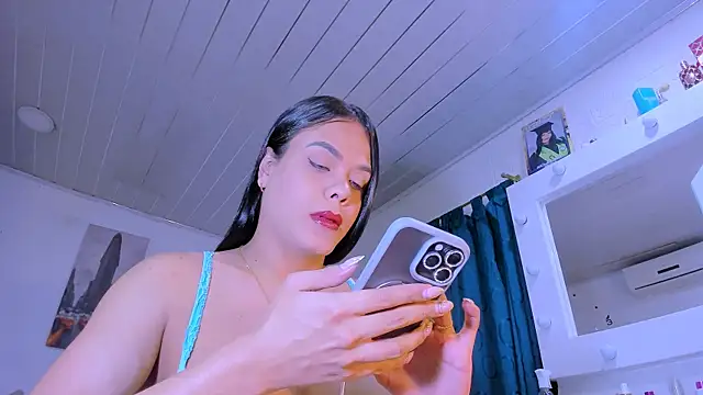 Snapshot of LatinVenuz chatting on 02-21-26, 05:52 LatinVenuz online show from 02-21-26, 05:52