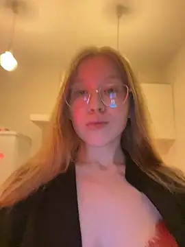 Snapshot of Eva_Weyne chatting on 12-22-24, 04:48 Eva Weyne online show from 12-22-24, 04:48