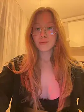 Snapshot of Eva_Weyne chatting on 12-27-24, 05:05 Eva Weyne online show from 12-27-24, 05:05