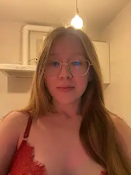 Snapshot of Eva_Weyne chatting on 12-29-24, 06:05 Eva Weyne online show from 12-29-24, 06:05