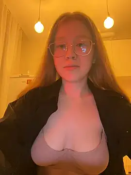 Snapshot of Eva_Weyne chatting on 01-06-25, 08:28 Eva Weyne online show from 01-06-25, 08:28