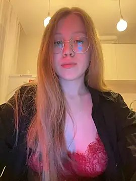 Snapshot of Eva_Weyne chatting on 02-04-25, 06:27 Eva Weyne online show from 02-04-25, 06:27