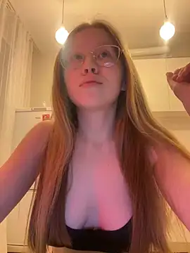 Snapshot of Eva_Weyne chatting on 02-20-25, 06:02 Eva Weyne online show from 02-20-25, 06:02