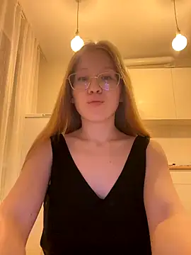 Snapshot of Eva_Weyne chatting on 09-15-25, 07:14 Eva Weyne online show from 09-15-25, 07:14