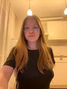 Snapshot of Eva_Weyne chatting on 09-17-25, 08:10 Eva Weyne online show from 09-17-25, 08:10