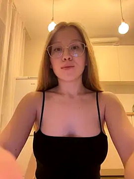 Snapshot of Eva_Weyne chatting on 09-18-25, 07:05 Eva Weyne online show from 09-18-25, 07:05