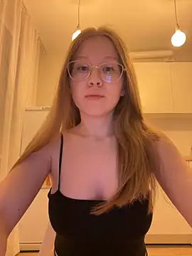 Snapshot of Eva_Weyne chatting on 10-07-25, 08:06 Eva Weyne online show from 10-07-25, 08:06