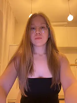 Snapshot of Eva_Weyne chatting on 10-24-25, 07:32 Eva Weyne online show from 10-24-25, 07:32