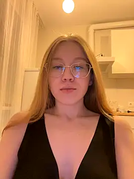 Snapshot of Eva_Weyne chatting on 10-26-25, 08:04 Eva Weyne online show from 10-26-25, 08:04