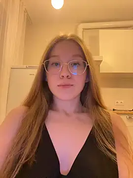 Snapshot of Eva_Weyne chatting on 10-28-25, 08:22 Eva Weyne online show from 10-28-25, 08:22