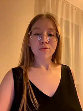 Snapshot of Eva_Weyne chatting on 10-29-25, 06:42 Eva Weyne online show from 10-29-25, 06:42