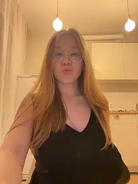 Snapshot of Eva_Weyne chatting on 11-02-25, 08:00 Eva Weyne online show from 11-02-25, 08:00