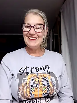 irinamaux online show from 10-04-25, 07:17