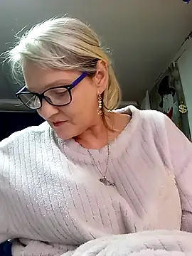 irinamaux online show from 05-10-26, 03:33