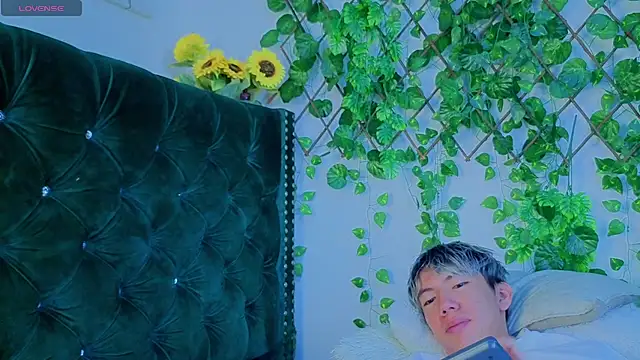 Snapshot of Levii_Ackermann chatting on 09-23-25, 02:42 Levii Ackermann online show from 09-23-25, 02:42