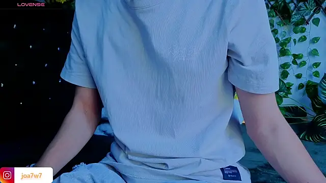 Snapshot of Levii_Ackermann chatting on 09-30-25, 02:44 Levii Ackermann online show from 09-30-25, 02:44