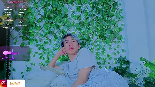 Snapshot of Levii_Ackermann chatting on 10-08-25, 01:53 Levii Ackermann online show from 10-08-25, 01:53