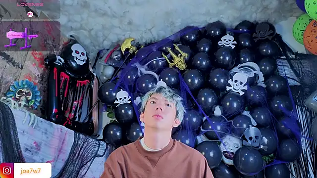 Snapshot of Levii_Ackermann chatting on 10-17-25, 02:30 Levii Ackermann online show from 10-17-25, 02:30