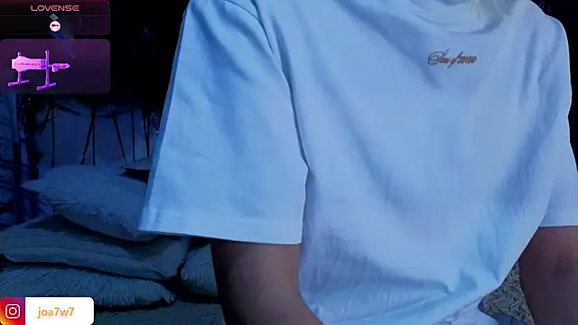 Snapshot of Levii_Ackermann chatting on 10-23-25, 02:27 Levii Ackermann online show from 10-23-25, 02:27