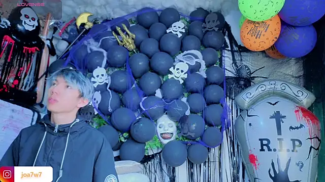 Snapshot of Levii_Ackermann chatting on 10-28-25, 02:09 Levii Ackermann online show from 10-28-25, 02:09