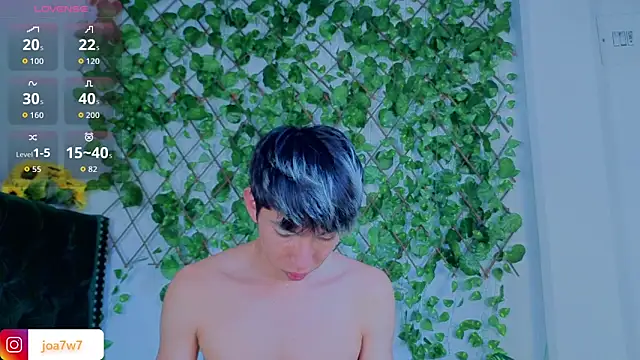 Snapshot of Levii_Ackermann chatting on 11-18-25, 07:51 Levii Ackermann online show from 11-18-25, 07:51