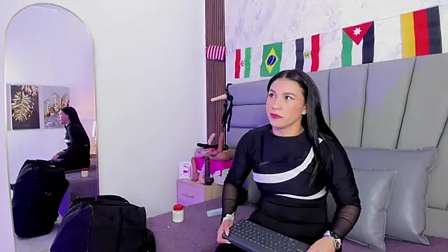 Sofi Perez  online show from 06-24-26, 11:20