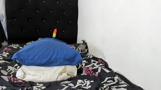 Snapshot of esmeraldastrong chatting on 10-09-25, 10:52 esmeraldastrong online show from 10-09-25, 10:52