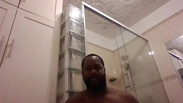 Snapshot of Bighood_T chatting on 04-22-26, 02:58 Bighood T online show from 04-22-26, 02:58