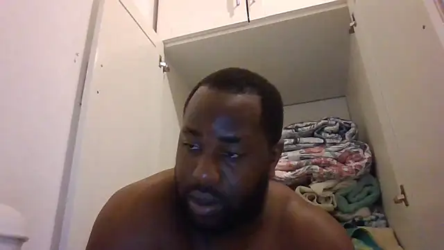 Snapshot of Bighood_T chatting on 05-08-26, 03:34 Bighood T online show from 05-08-26, 03:34