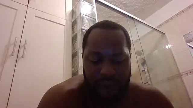 Snapshot of Bighood_T chatting on 06-25-26, 05:23 Bighood T online show from 06-25-26, 05:23