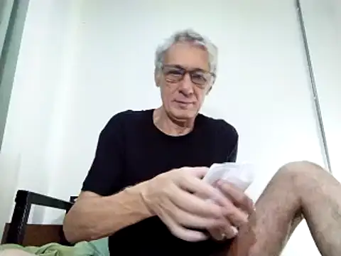 Snapshot of BIGUNCUTHARDCOCK chatting on 03-01-25, 01:00 BIGUNCUTHARDCOCK online show from 03-01-25, 01:00