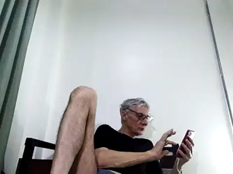 Snapshot of BIGUNCUTHARDCOCK chatting on 03-02-25, 01:15 BIGUNCUTHARDCOCK online show from 03-02-25, 01:15