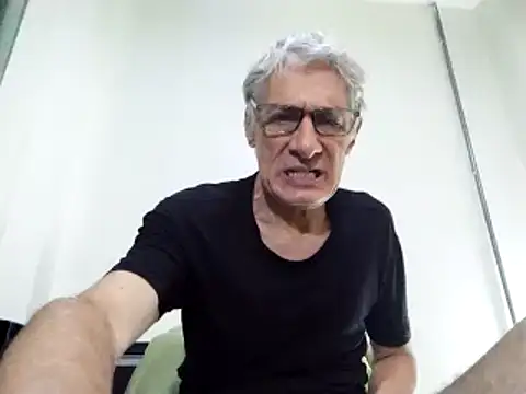 Snapshot of BIGUNCUTHARDCOCK chatting on 03-17-25, 04:19 BIGUNCUTHARDCOCK online show from 03-17-25, 04:19