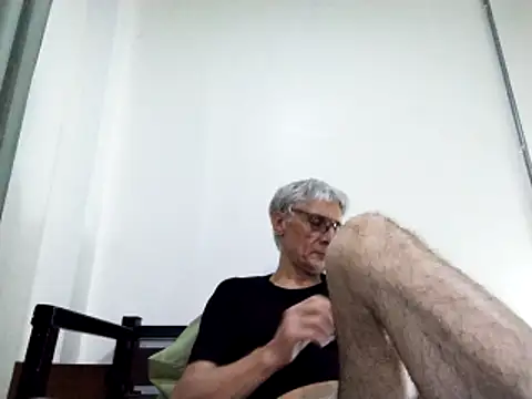 Snapshot of BIGUNCUTHARDCOCK chatting on 03-17-25, 01:18 BIGUNCUTHARDCOCK online show from 03-17-25, 01:18