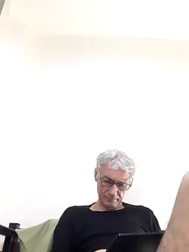 Snapshot of BIGUNCUTHARDCOCK chatting on 03-20-25, 03:45 BIGUNCUTHARDCOCK online show from 03-20-25, 03:45